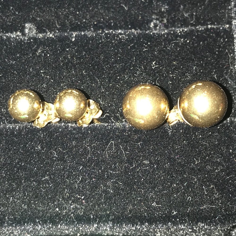 2 pairs of gold earrings  both are 14K